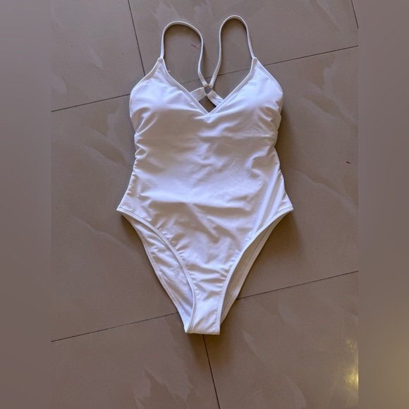 🔻NWT shade and shore white one piece swimsuit size 8/10 high leg cheeky - Picture 15 of 16